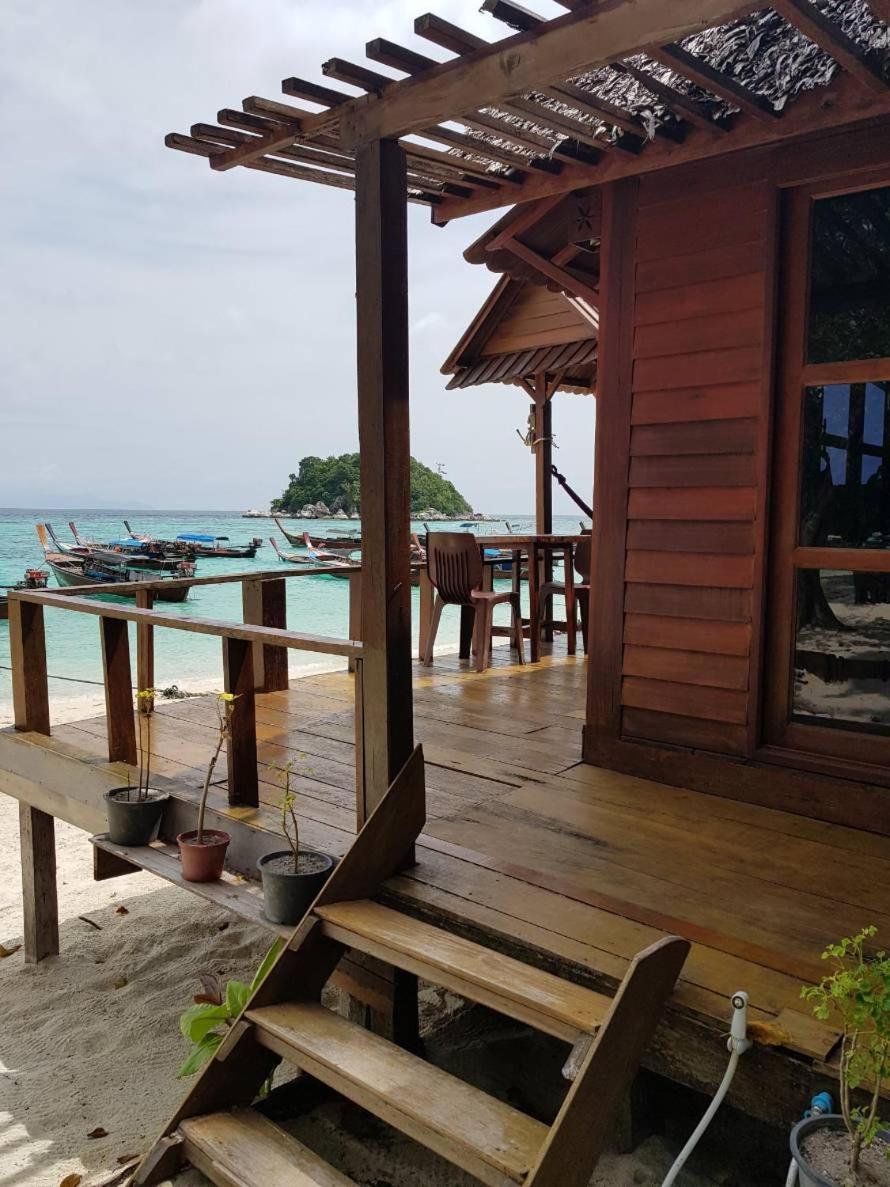 Zanom Sunrise Beach Resort Koh Lipe Exterior foto
