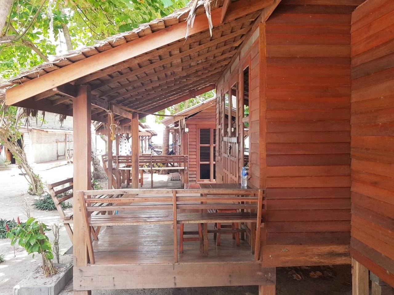 Zanom Sunrise Beach Resort Koh Lipe Exterior foto