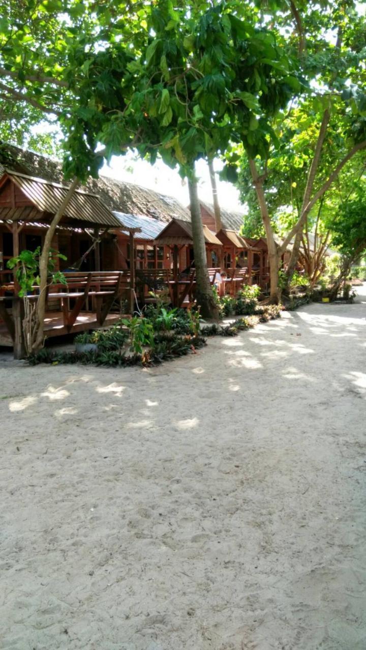 Zanom Sunrise Beach Resort Koh Lipe Exterior foto