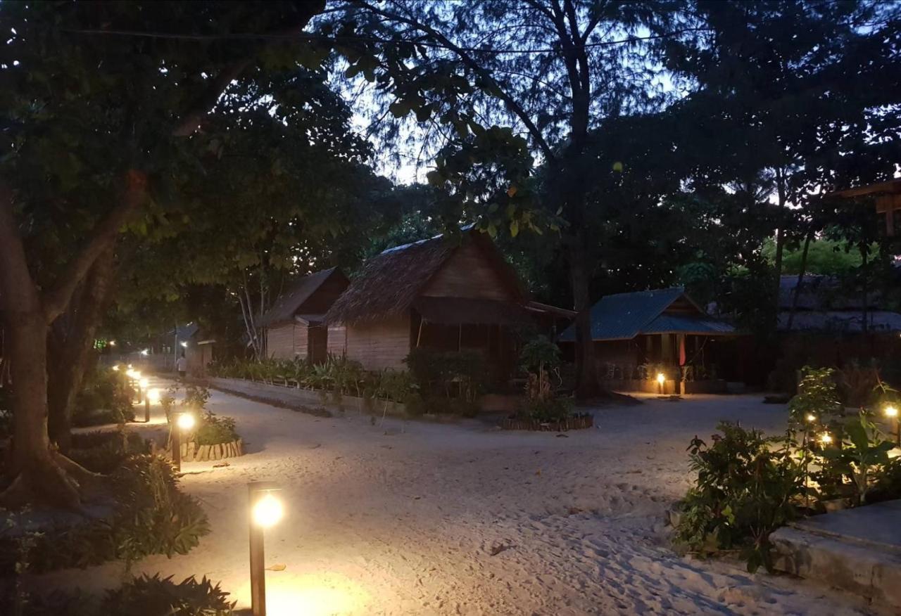 Zanom Sunrise Beach Resort Koh Lipe Exterior foto